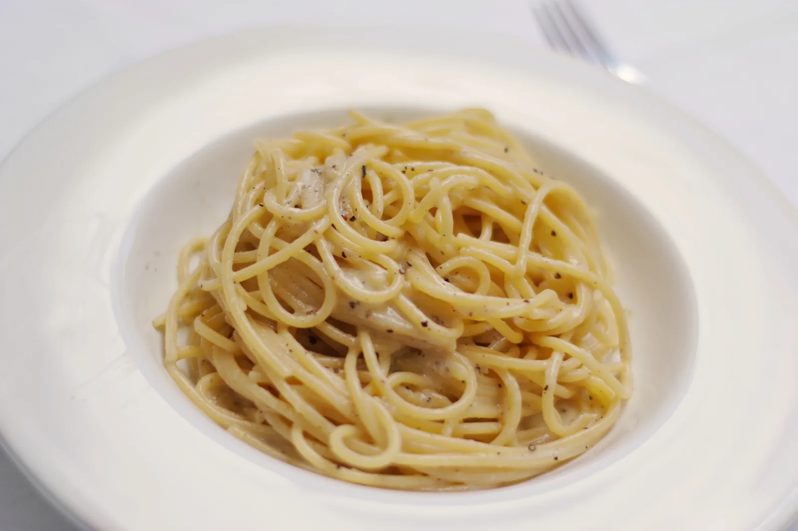 Spaghetti cacio e pepe, un plato emblemático de la cocina romana