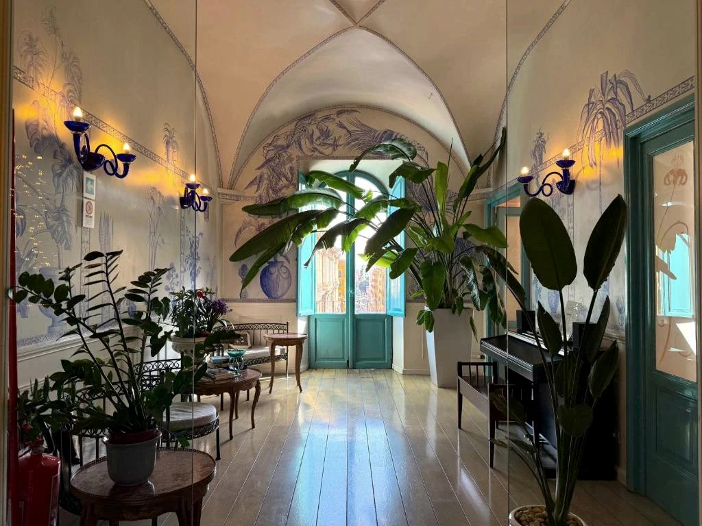 Scalone storico — Hall Lilium Hotel Roma