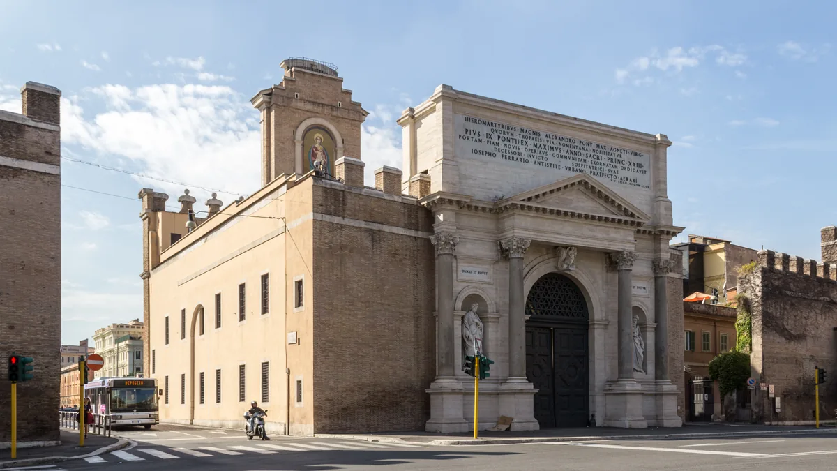 Porta Pia, a 200 m dal Lilium Boutique Hotel Roma