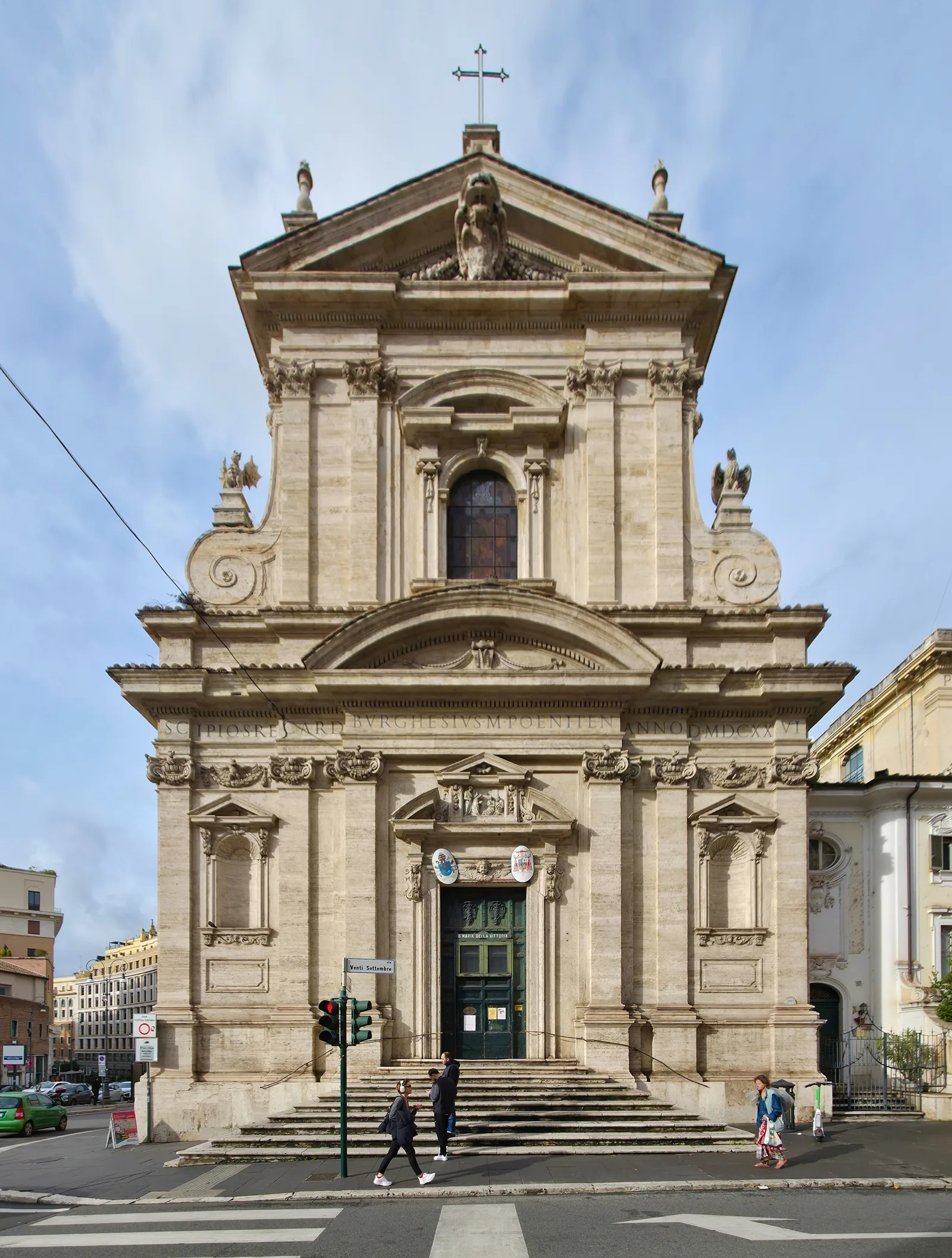 La facciata barocca della chiesa di Santa Maria della Vittoria su Via Venti Settembre, Roma
