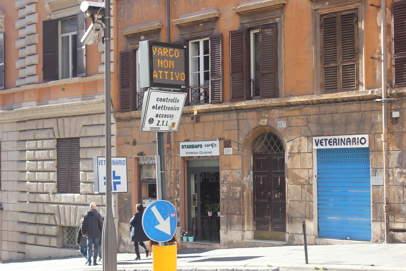 Puerta de acceso a la ZTL de Roma cerca de Porta Pia